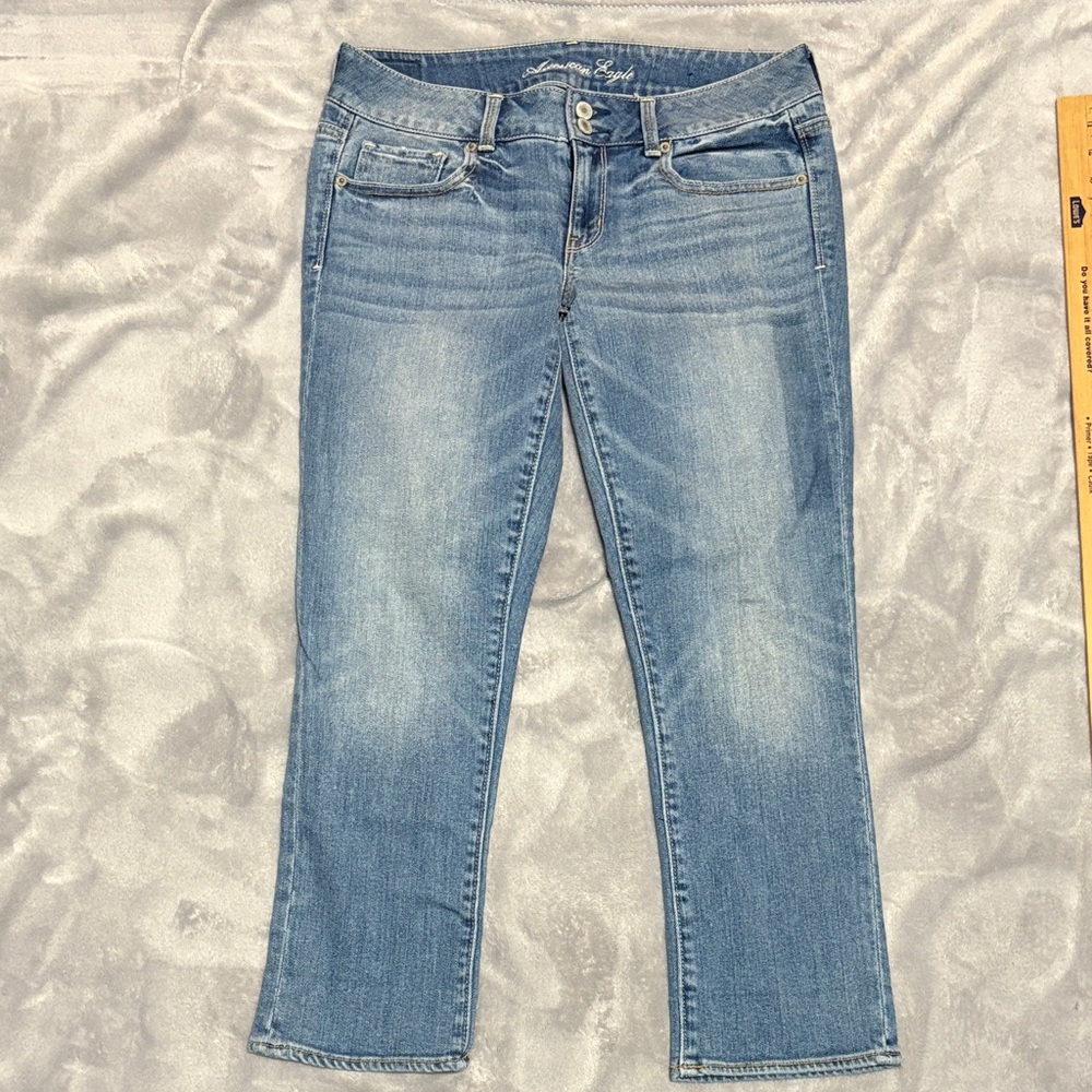 American Eagle Outfitters Artist Cropped Jeans women. Low rise.